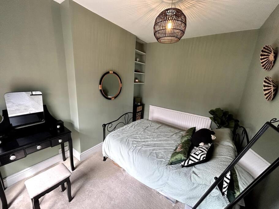 Two Bed Charming Crewe