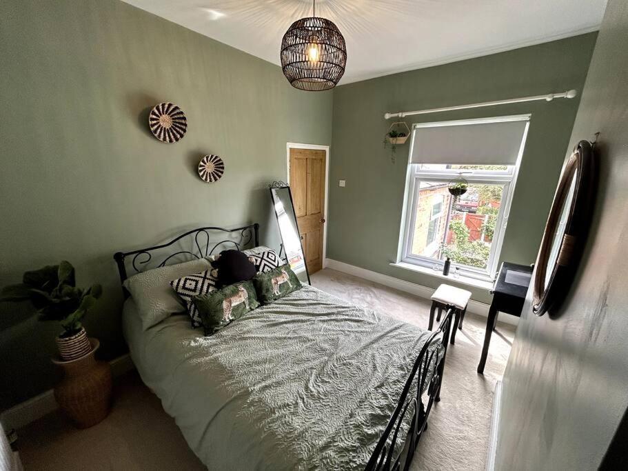Two Bed Charming * Crewe